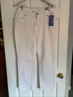 NWT DENVER HAYES Curvy Fit, Cropped Jeans 🌟Bundle and Save - 2 items for $30🌟
